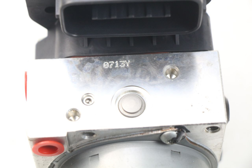 photo de BOMBA ABS YAMAHA FZ8 800 (2010 - 2016) - Outro ângulo de visão