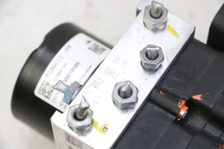 photo de BOMBA ABS PIAGGIO MP3 HPE 310 (2024 - 2025) - Detalhe da peça