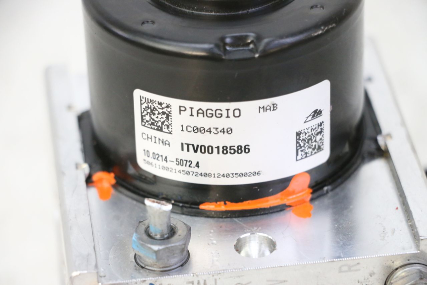 photo de BOMBA ABS PIAGGIO MP3 HPE 310 (2024 - 2025) - Vista de perto