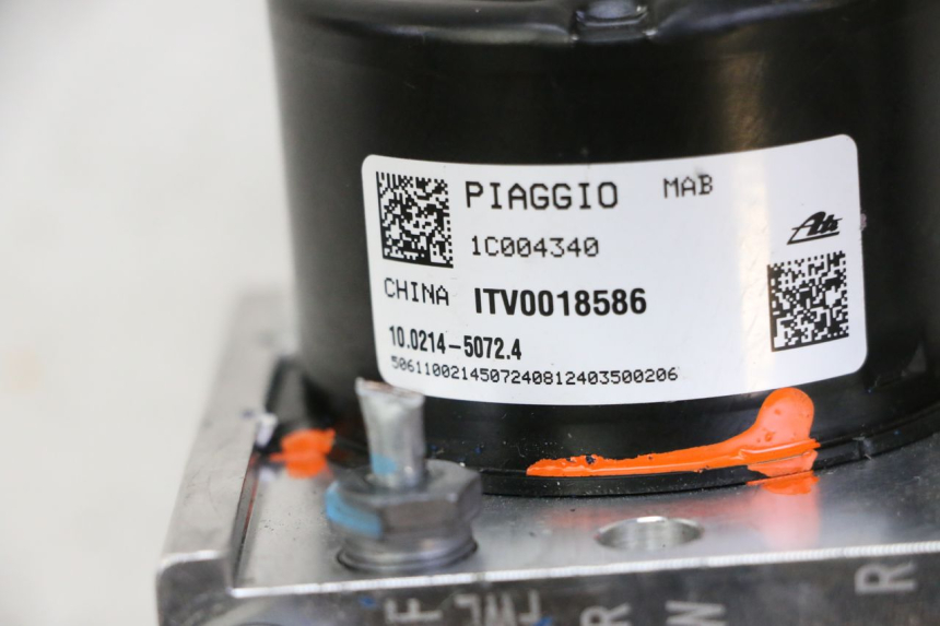 photo de BOMBA ABS PIAGGIO MP3 HPE 310 (2024 - 2025) - Outro ângulo de visão