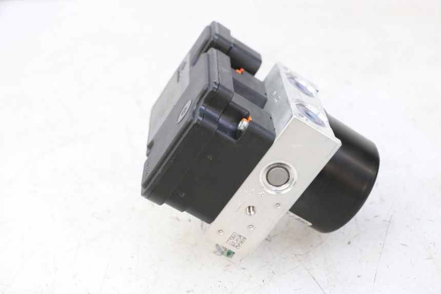 photo de BOMBA ABS PIAGGIO MP3 HPE 310 (2024 - 2025) - Pontos de fixação