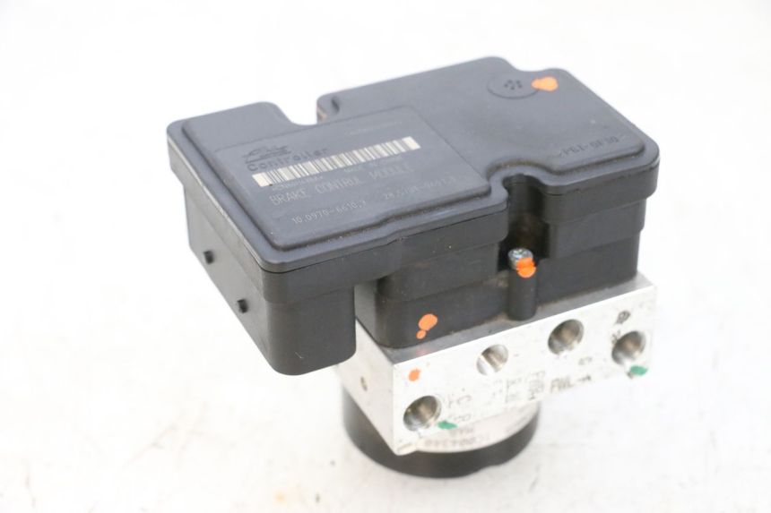 photo de BOMBA ABS PIAGGIO MP3 HPE 300 (2019 - 2026) - Detalhes característicos
