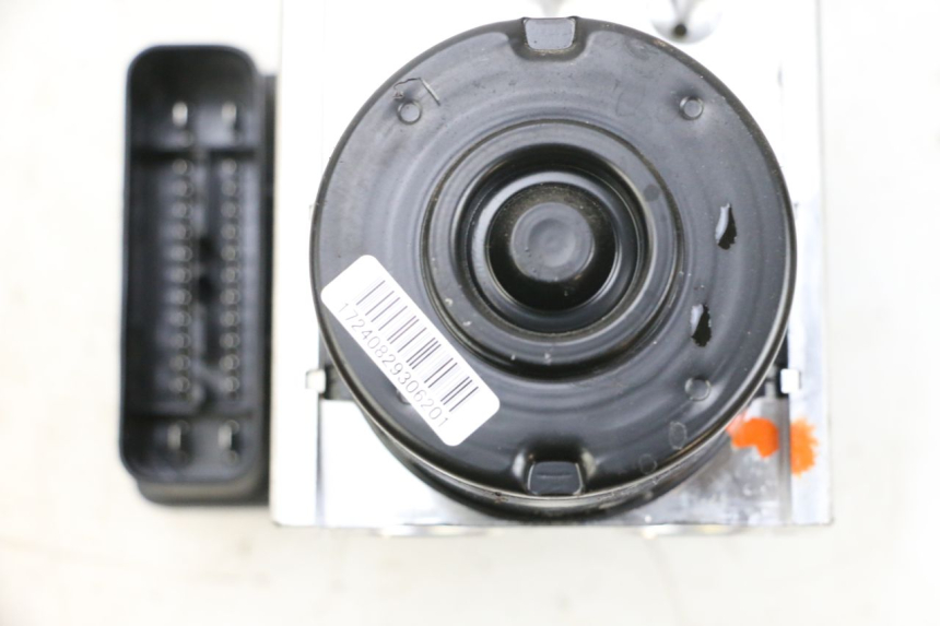 photo de BOMBA ABS PIAGGIO MP3 HPE 300 (2019 - 2026) - Outro ângulo de visão