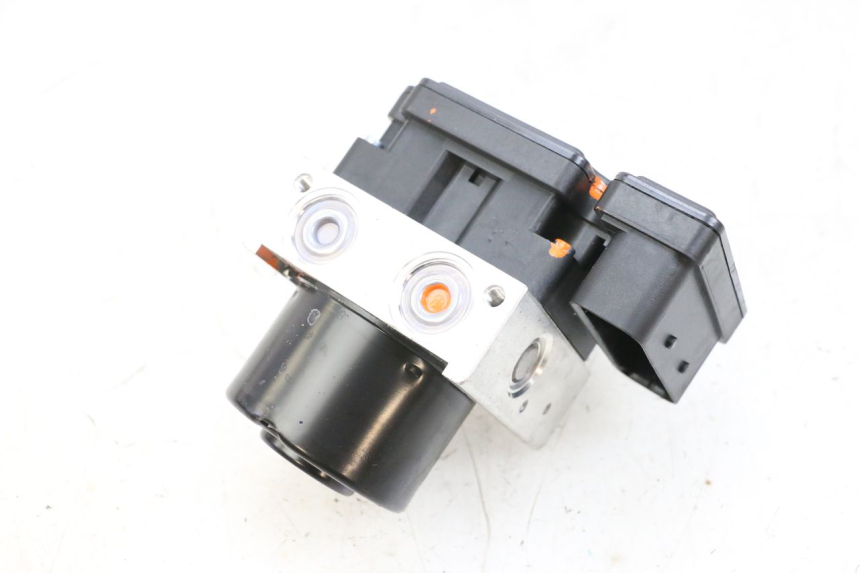 photo de BOMBA ABS PIAGGIO MP3 HPE 300 (2019 - 2026) - Pontos de fixação