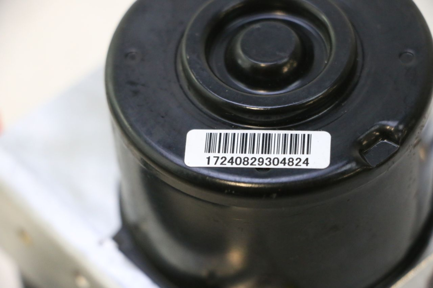 photo de BOMBA ABS PIAGGIO MP3 HPE 530 (2022 - 2026) - Estado da superfície