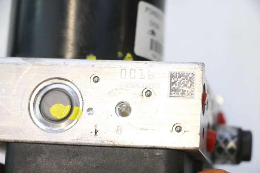 photo de BOMBA ABS PIAGGIO MP3 500 (2016 - 2018) - Detalhe da peça