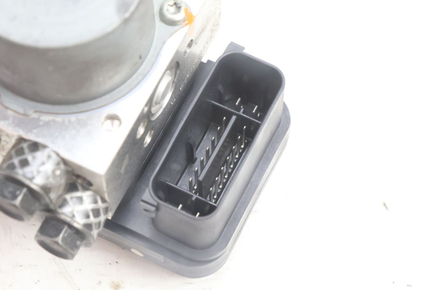 photo de BOMBA ABS YAMAHA N-MAX NMAX 125 (2021 - 2024) - Pontos de fixação