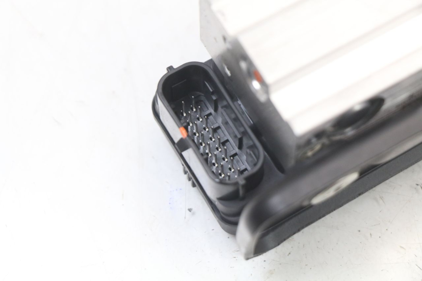 photo de BOMBA ABS ROYAL ENFIELD SCRAM 411 (2022 - 2024) - Pontos de fixação