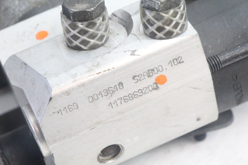 photo de BOMBA ABS PEUGEOT SATELIS 125 (2006 - 2009) - Pontos de fixação