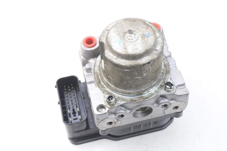photo de BOMBA ABS TRIUMPH SPRINT ST ABS 1050 (2005 - 2007) - Detalhe da peça