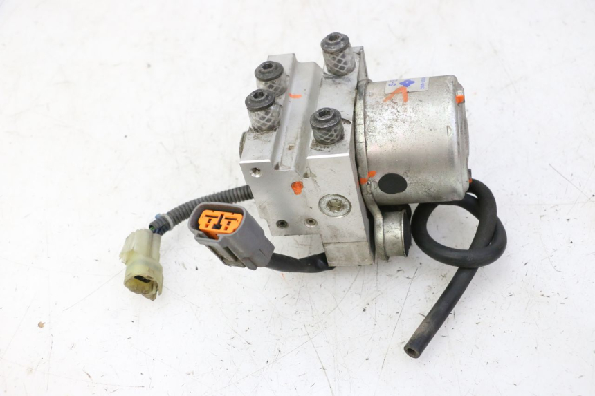 photo de BOMBA ABS YAMAHA TDM ABS 900 (2002 - 2014) - Outro ângulo de visão