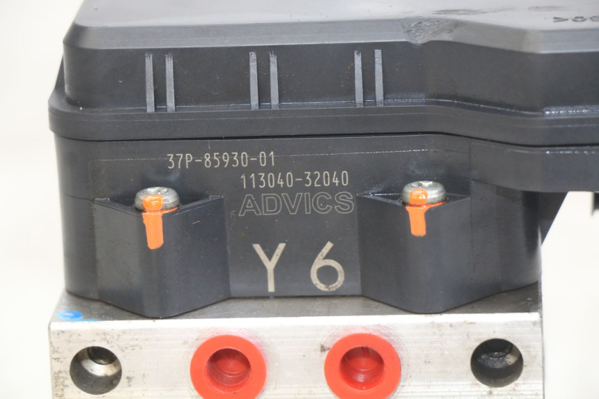 photo de BOMBA ABS YAMAHA X-MAX XMAX 125 (2010 - 2013) - Pontos de fixação