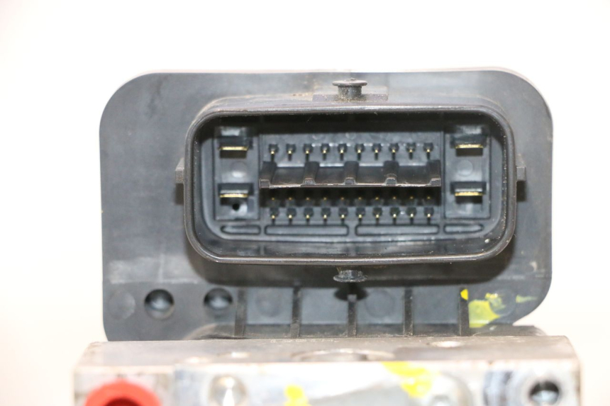 photo de BOMBA ABS YAMAHA X-MAX XMAX 125 (2010 - 2013) - Zoom do estado de desgaste
