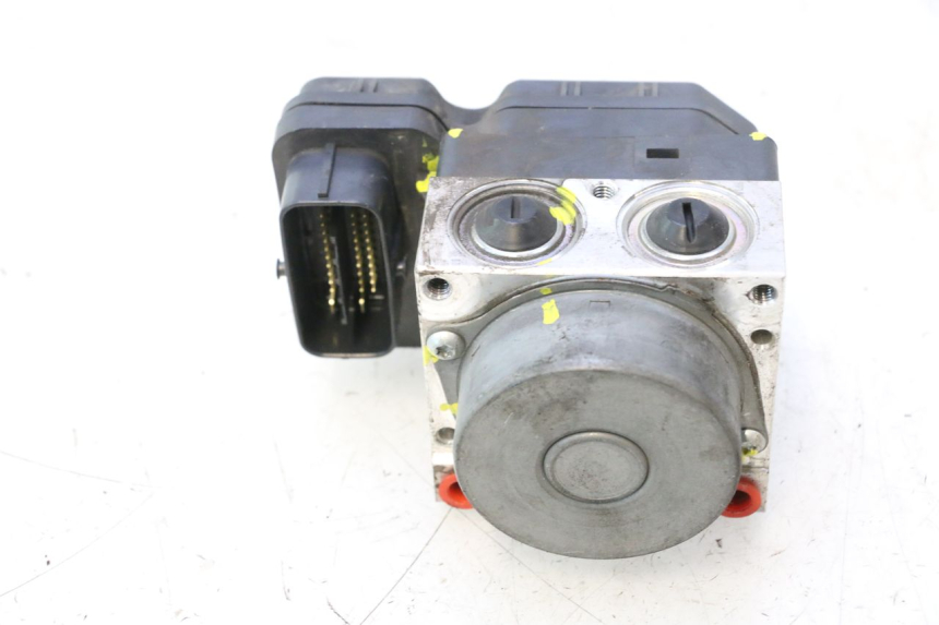 photo de BOMBA ABS YAMAHA X-MAX XMAX 125 (2010 - 2013) - Pontos de fixação