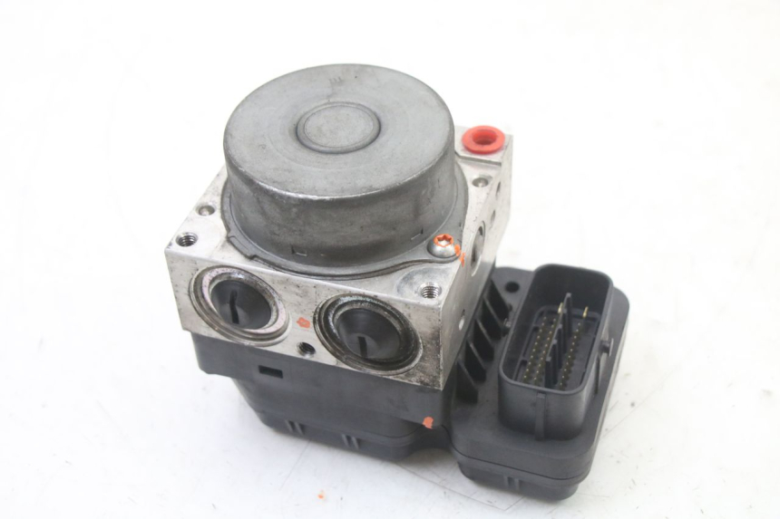 photo de BOMBA ABS YAMAHA X-MAX XMAX ABS 250 (2010 - 2014) - Outro ângulo de visão
