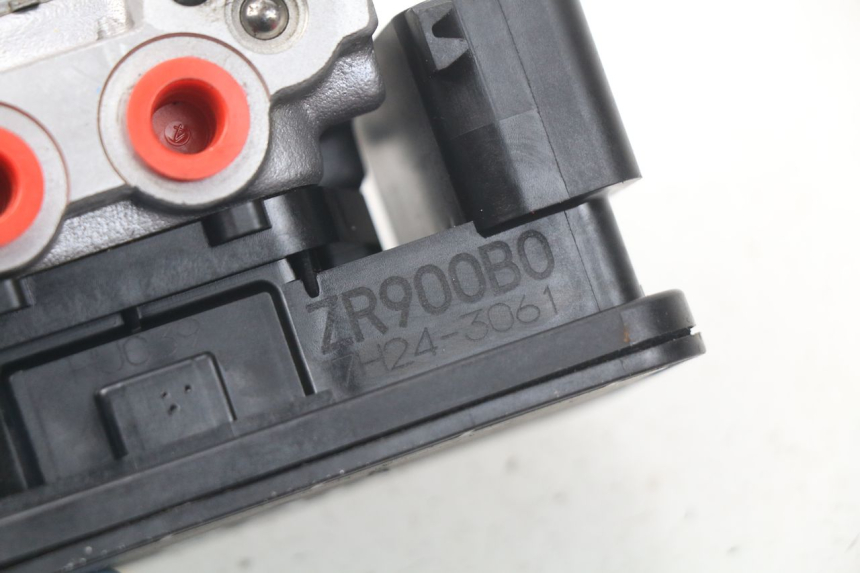 photo de BOMBA ABS KAWASAKI Z Z900 900 (2017 - 2019) - Zoom do estado de desgaste