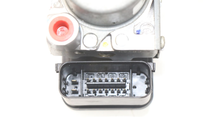 photo de BOMBA ABS KAWASAKI Z Z900 900 (2017 - 2019) - Pontos de fixação