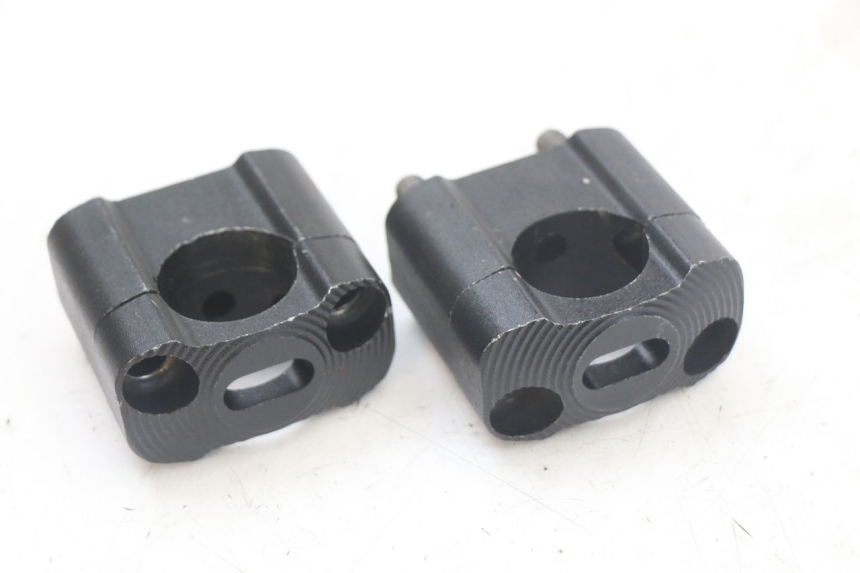 photo de SUPORTE DE GUIDÃO DERBI SENDA SM DRD X-TREME 50 (2011 - 2017) - Detalhe da peça