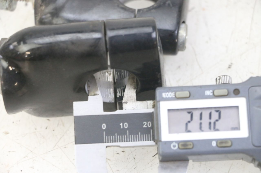 photo de SUPORTE DE GUIDÃO HONDA FORZA ABS 300 (2013 - 2017) - Detalhe da peça