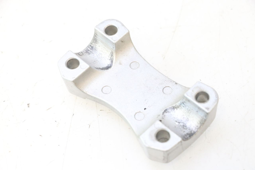 photo de SUPORTE DE GUIDÃO SUZUKI GSR 600 (2005 - 2012) - Detalhe da peça
