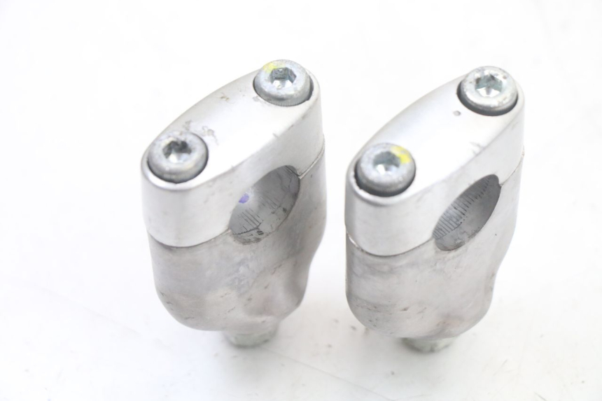 photo de SUPORTE DE GUIDÃO HONDA PCX (JF57/JF64) 125 (2014 - 2018) - Detalhe da peça