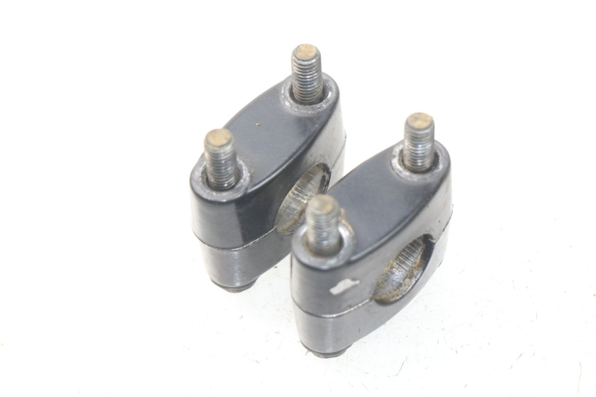 photo de SUPORTE DE GUIDÃO SUZUKI JR 80 (2001 - 2006) - Detalhe da peça