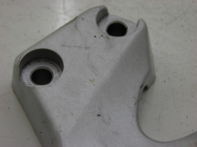 photo de SUPORTE DE GUIDÃO KYMCO QUANNON NAKED 125 (2010) - Detalhe da peça