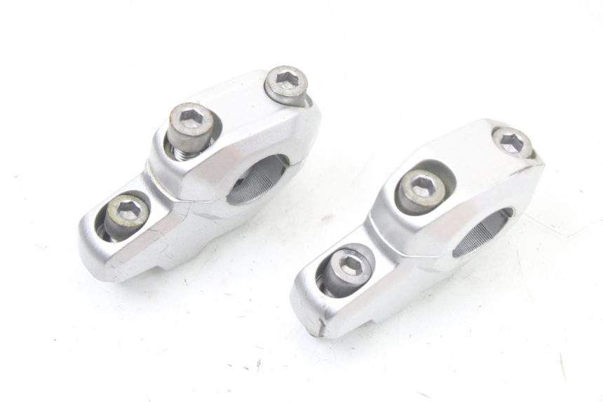 photo de SUPORTE DE GUIDÃO SUZUKI GSF S BANDIT 600 (2000 - 2004) - Detalhe da peça