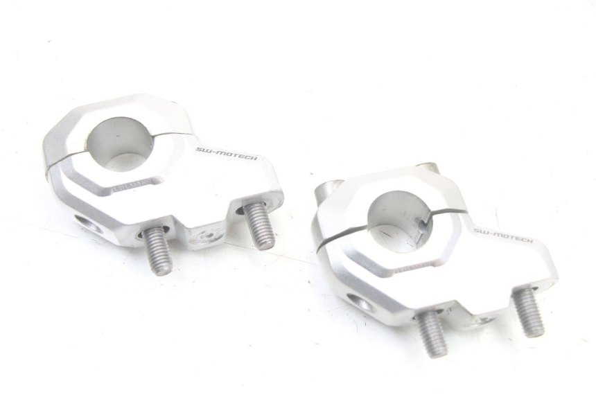 photo de SUPORTE DE GUIDÃO SUZUKI GSF S BANDIT 600 (2000 - 2004) - Outro ângulo de visão