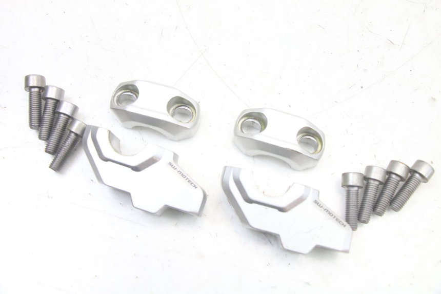photo de SUPORTE DE GUIDÃO SUZUKI GSF S BANDIT 600 (2000 - 2004) - Ampliação técnica