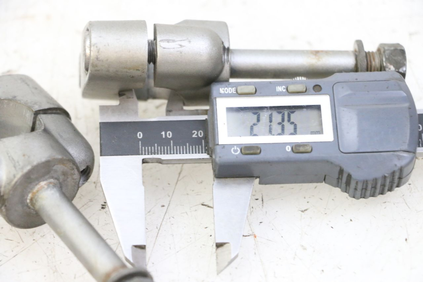 photo de SUPORTE DE GUIDÃO YAMAHA XJN DIVERSION 600 (2000 - 2003) - Detalhe da peça