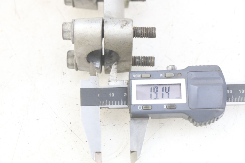 photo de SUPORTE DE GUIDÃO SHINERAY XY250 STXE 250 (2006 - 2012) - Detalhe da peça