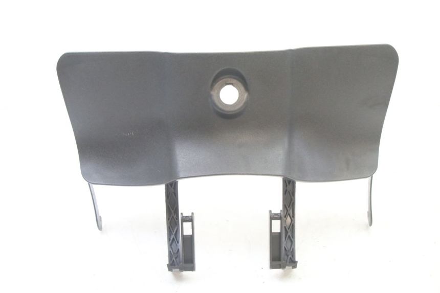 photo de SUPORTE DA CAIXA DE LUVA APRILIA ATLANTIC 125 (2003 - 2009) - Detalhe da peça