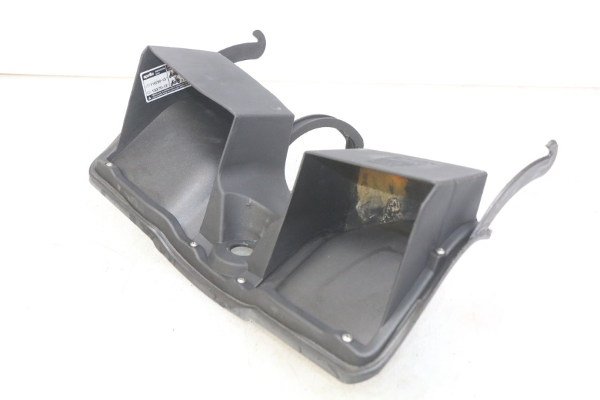 photo de SUPORTE DA CAIXA DE LUVA APRILIA ATLANTIC 125 (2003 - 2009) - Detalhe da peça