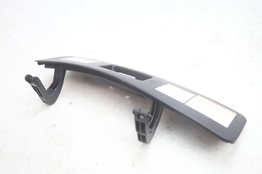 photo de SUPORTE PARA PORTA-LUVA SUZUKI BURGMAN EXECUTIVE ABS 650 (2006 - 2012) - Detalhe da peça