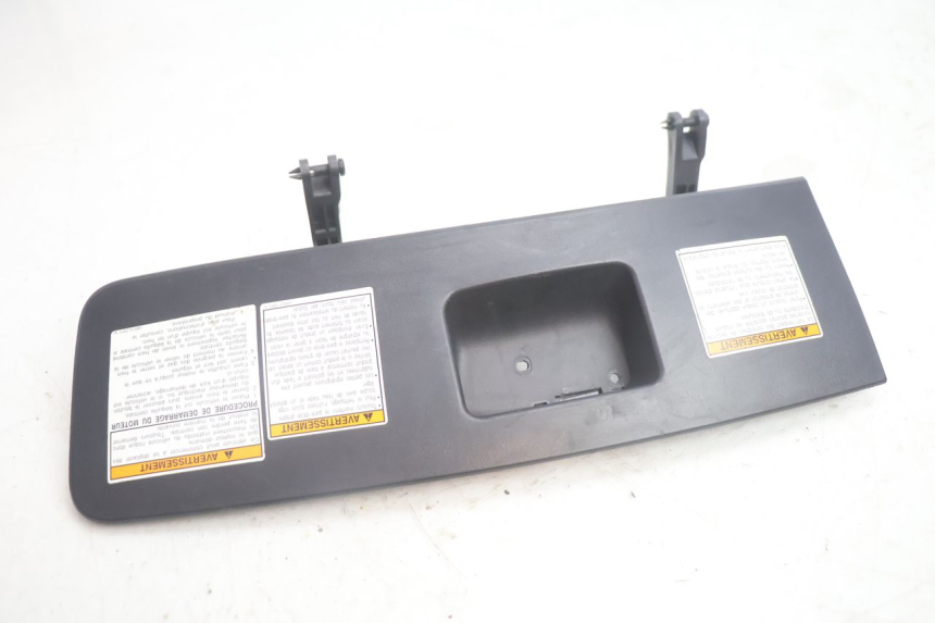 photo de SUPORTE PARA PORTA-LUVA SUZUKI BURGMAN EXECUTIVE ABS 650 (2006 - 2012) - Zoom do estado de desgaste
