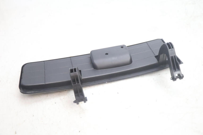 photo de SUPORTE PARA PORTA-LUVA SUZUKI BURGMAN EXECUTIVE ABS 650 (2006 - 2012) - Outro ângulo de visão