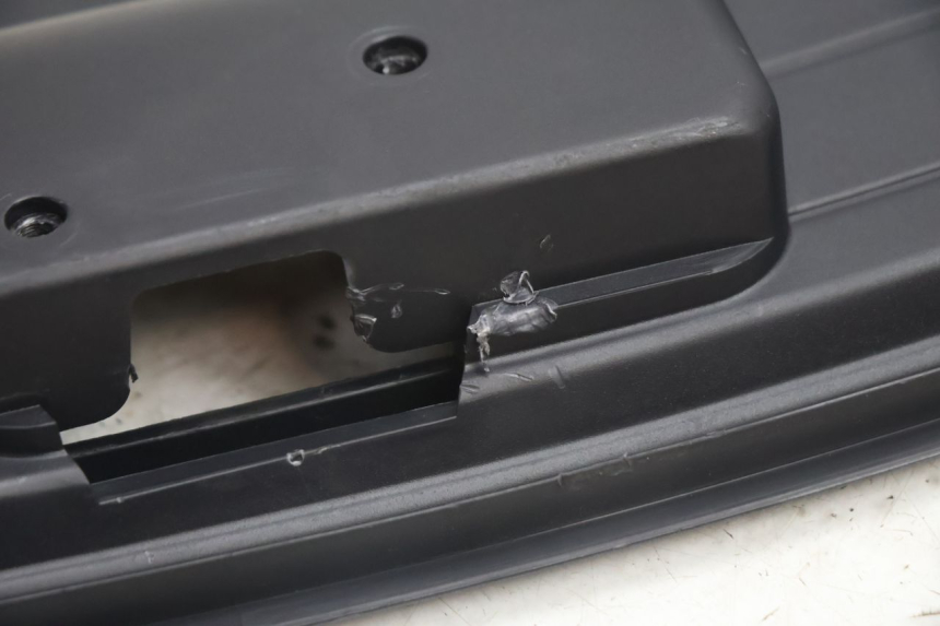 photo de SUPORTE PARA PORTA-LUVA SUZUKI BURGMAN EXECUTIVE ABS 650 (2006 - 2012) - Vista geral