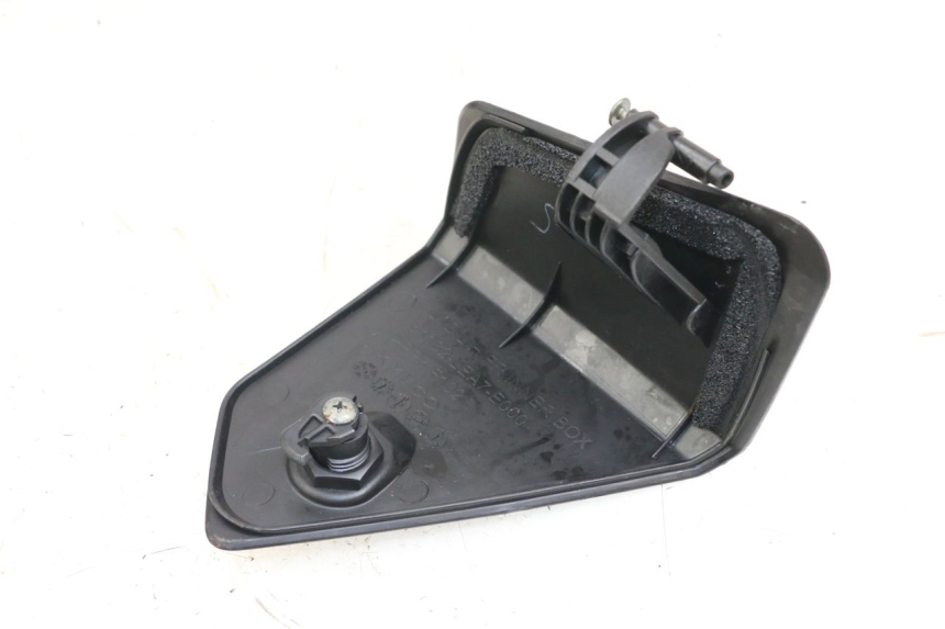 photo de SUPORTE DA CAIXA DE LUVAS KYMCO DINK STREET ABS 125 (2011 - 2018) - Zoom do estado de desgaste