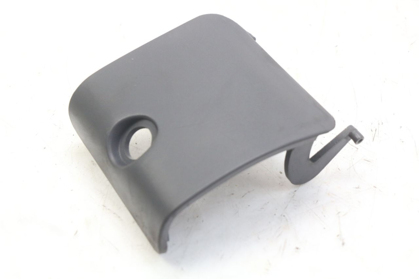 photo de SUPORTE DA CAIXA DE LUVAS HONDA FES PANTHEON 2T 125 (1998 - 2002) - Zoom do estado de desgaste