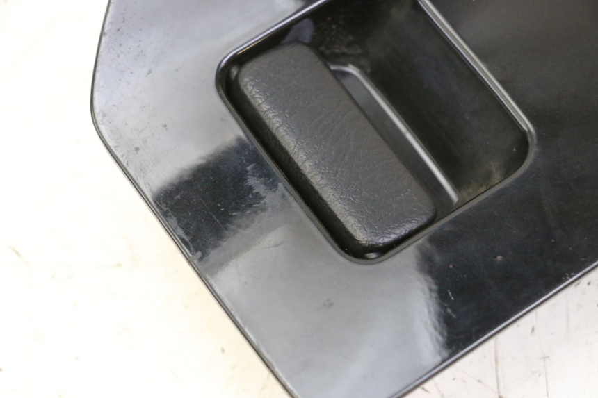 photo de SUPORTE DA CAIXA DE LUVAS HONDA FES S-WING SWING ABS 125 (2007 - 2015) - Zoom do estado de desgaste