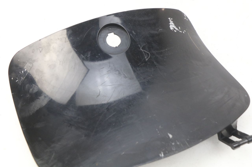 photo de SUPORTE DA CAIXA DE LUVAS MBK FLIPPER 50 (2004 - 2012) - Detalhe da peça