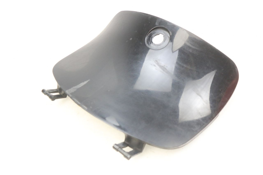 photo de SUPORTE DA CAIXA DE LUVAS MBK FLIPPER 50 (2004 - 2012) - Detalhe da peça