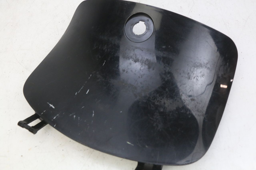photo de SUPORTE DA CAIXA DE LUVAS MBK FLIPPER 50 (2004 - 2012) - Detalhe da peça
