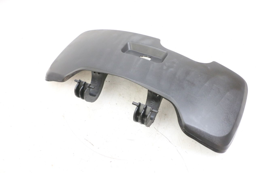 photo de SUPORTE DA CAIXA DE LUVAS SYM GTS EVO 125 (2009 - 2013) - Outro ângulo de visão