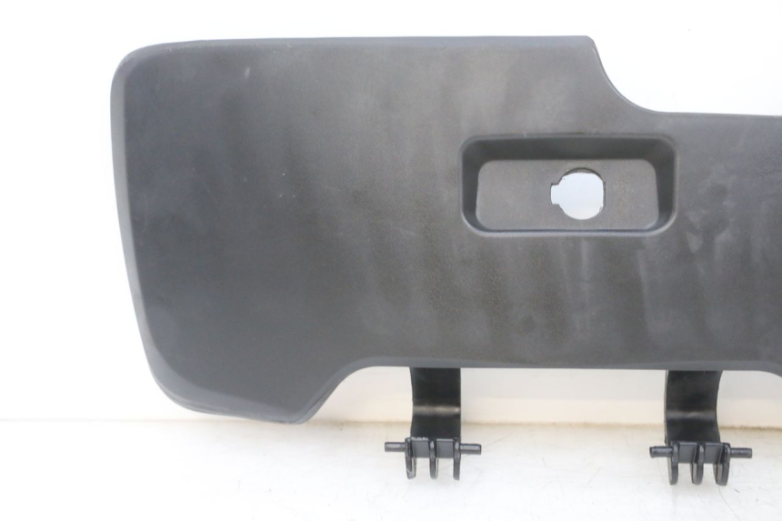 photo de SUPORTE DA CAIXA DE LUVAS SYM GTS EVO 125 (2009 - 2013) - Estado da superfície