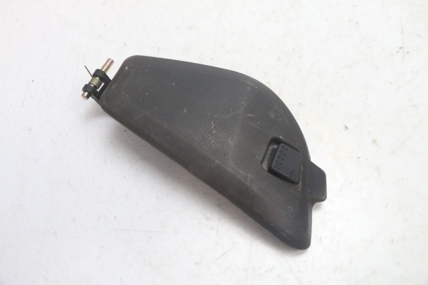 photo de SUPORTE DA CAIXA DE LUVAS SYM GTS EVO 125 (2009 - 2013) - Detalhe da peça