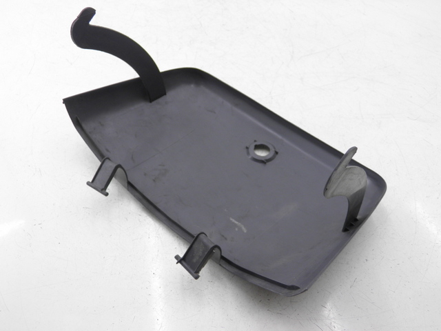photo de SUPORTE DA CAIXA DE LUVAS HONDA NH VISION 50 (1985 - 1994) - Zoom do estado de desgaste