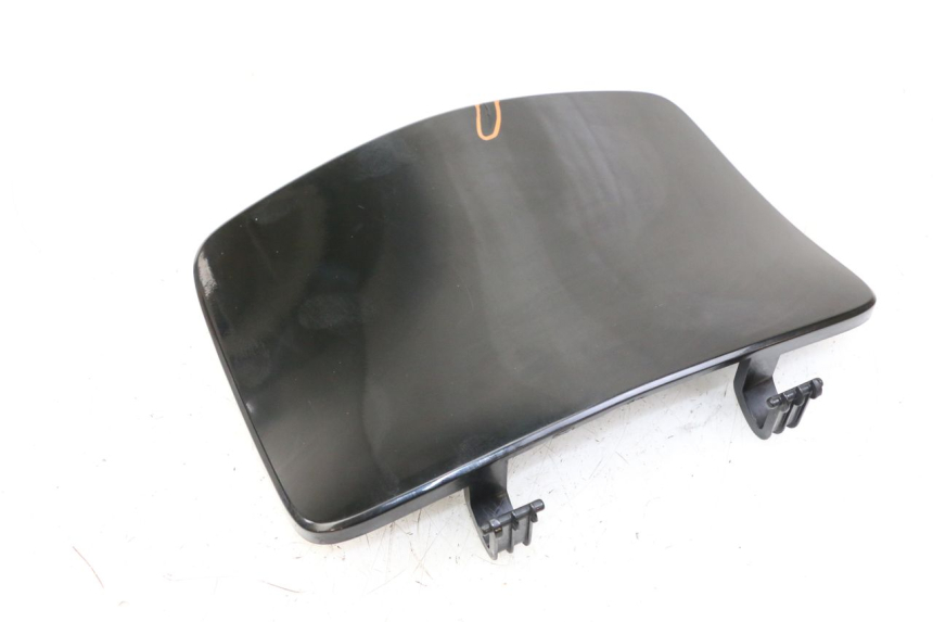 photo de SUPORTE DA CAIXA DE LUVA KYMCO PEOPLE S 125 (2000 - 2008) - Outro ângulo de visão