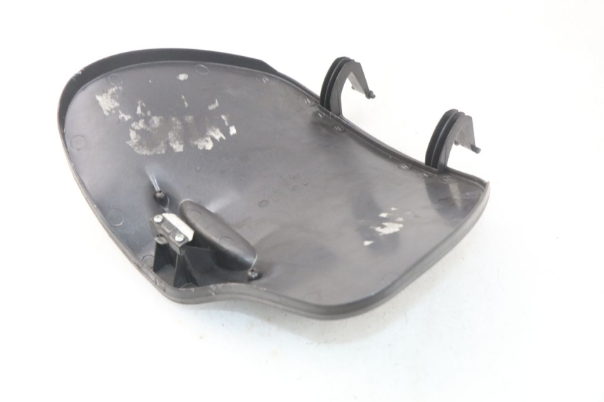 photo de SUPORTE DA CAIXA DE LUVAS PIAGGIO LIBERTY 4T 50 (2009 - 2015) - Detalhe da peça
